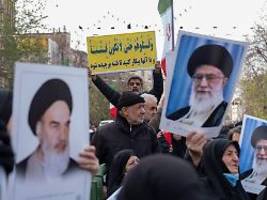 werden es uns ansehen : trump hält sich militärintervention gegen mullahs offen